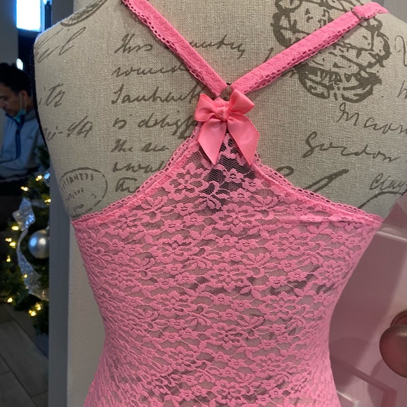 Pink Victorias Secret babydoll with adjustable straps and a bow in the middle - Picture 5 of 5